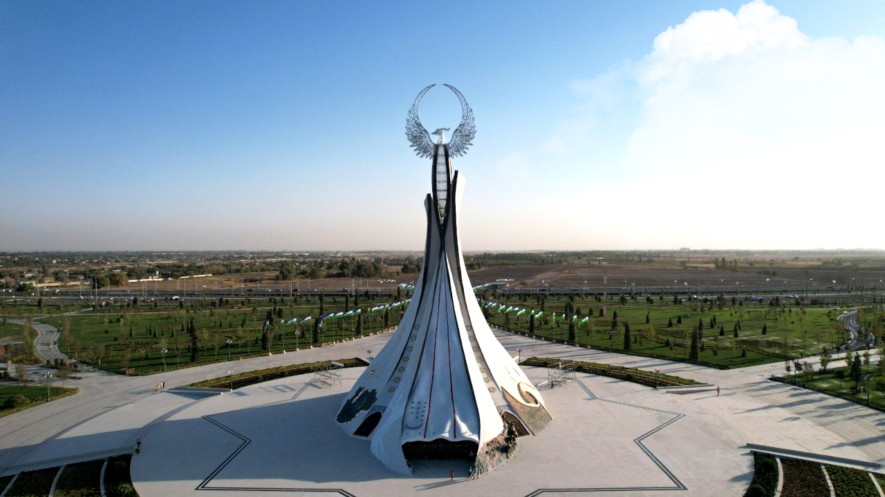 Özbekistan 30.Yıl Bağımsızlık Anıtı